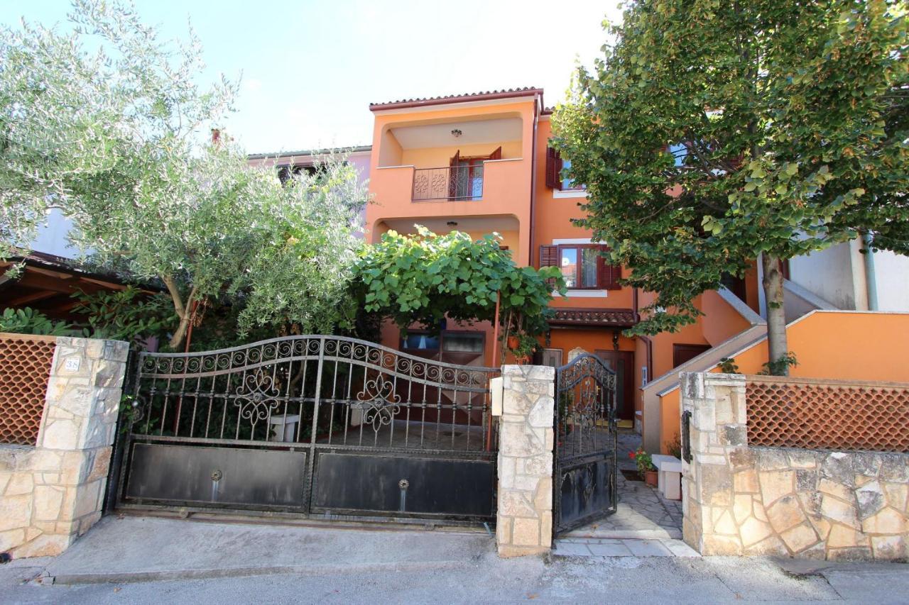 Apartments Grace Rovigno Esterno foto