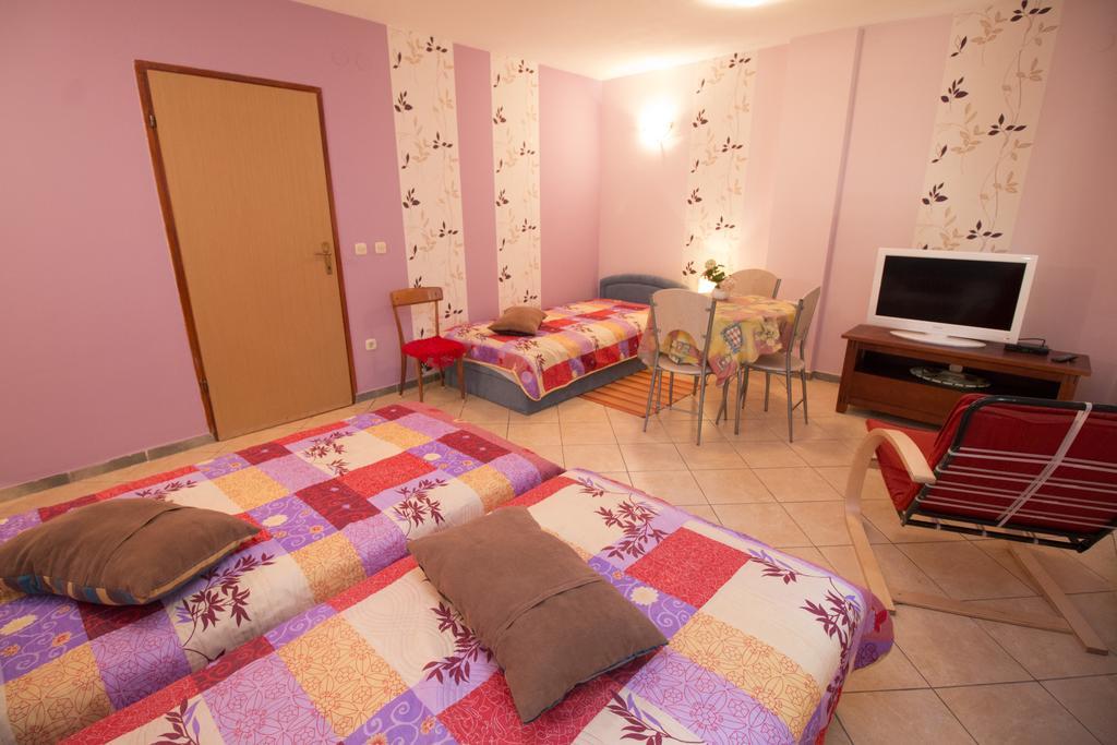 Apartments Grace Rovigno Esterno foto