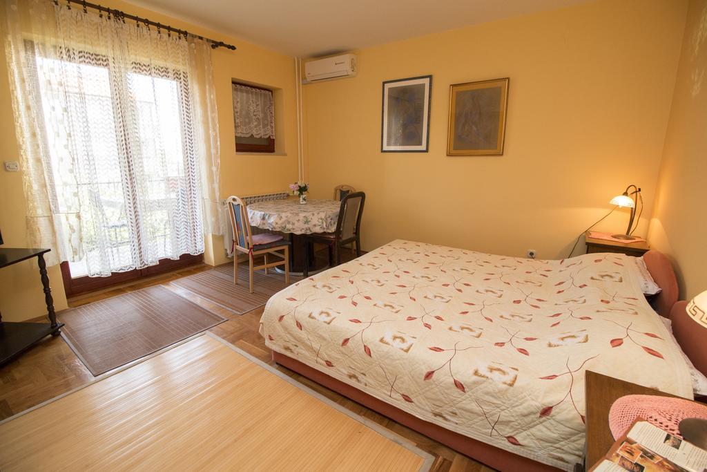 Apartments Grace Rovigno Esterno foto