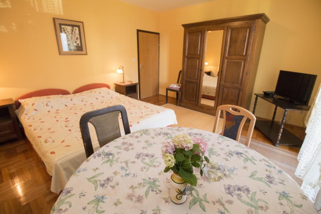 Apartments Grace Rovigno Esterno foto