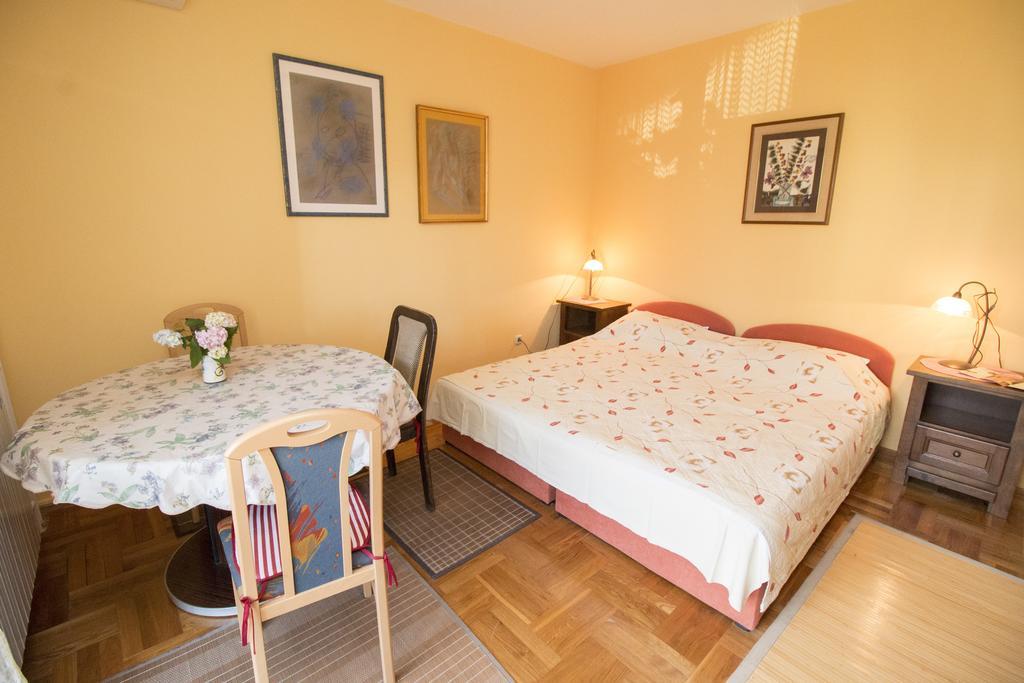 Apartments Grace Rovigno Esterno foto