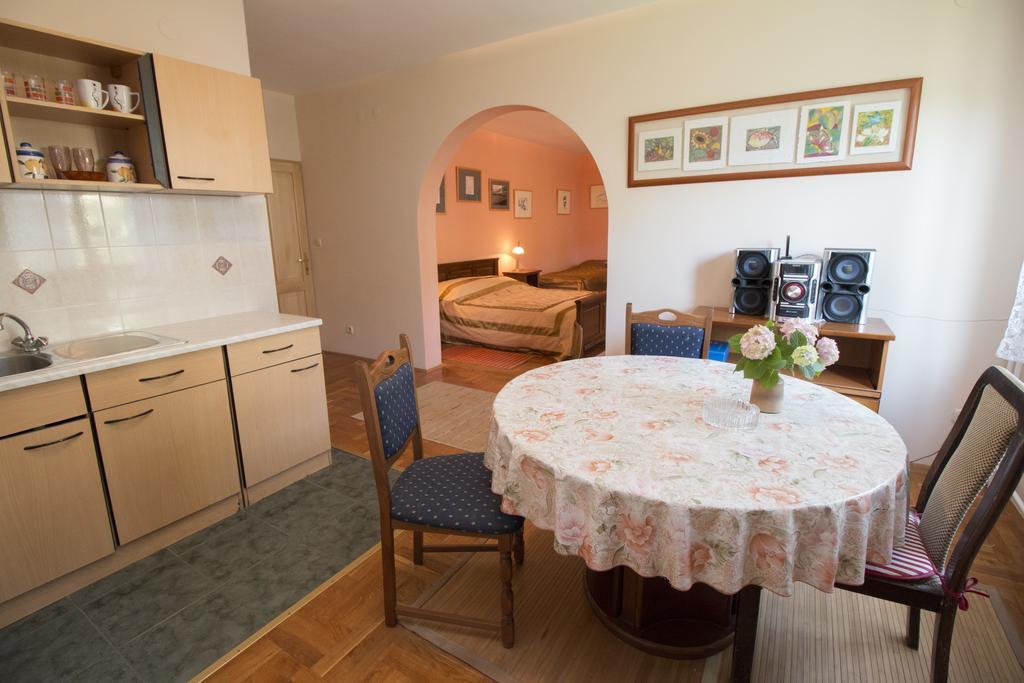 Apartments Grace Rovigno Esterno foto