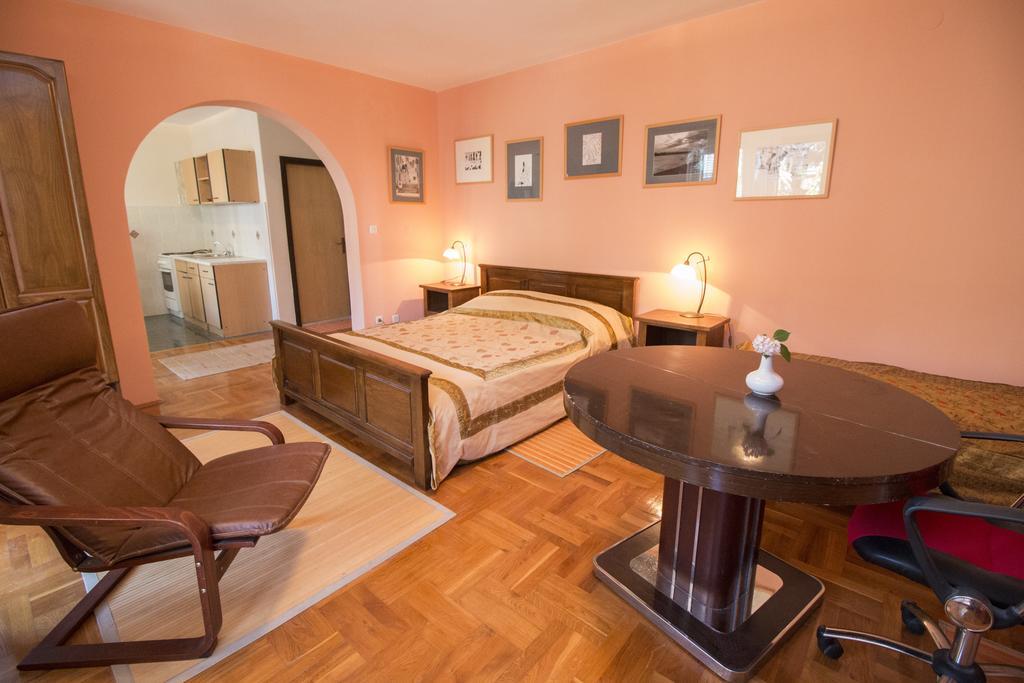 Apartments Grace Rovigno Esterno foto